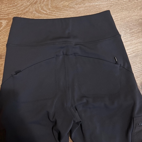 Athleta Headlands Hybrid High Rise Cargo Legging - Picture 9 of 11